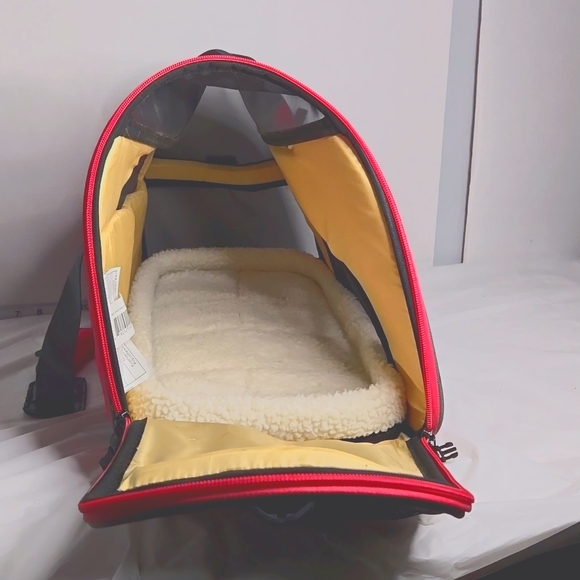 BERGAN PET CARRIER WITH POCKETS RED GENTLY USED - Picture 8 of 10